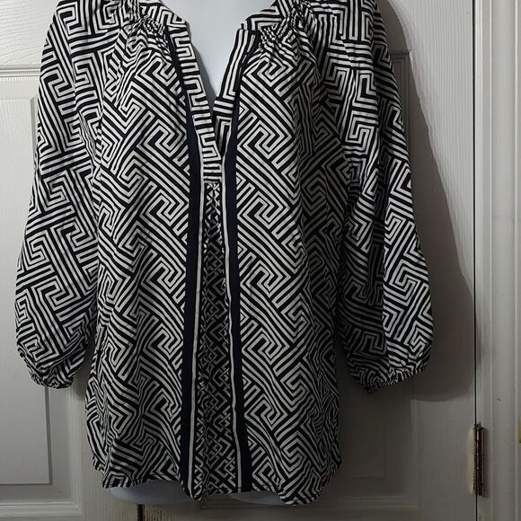 Crown & Ivy navy and white patterned blouse Sz XL - Picture 2 of 4
